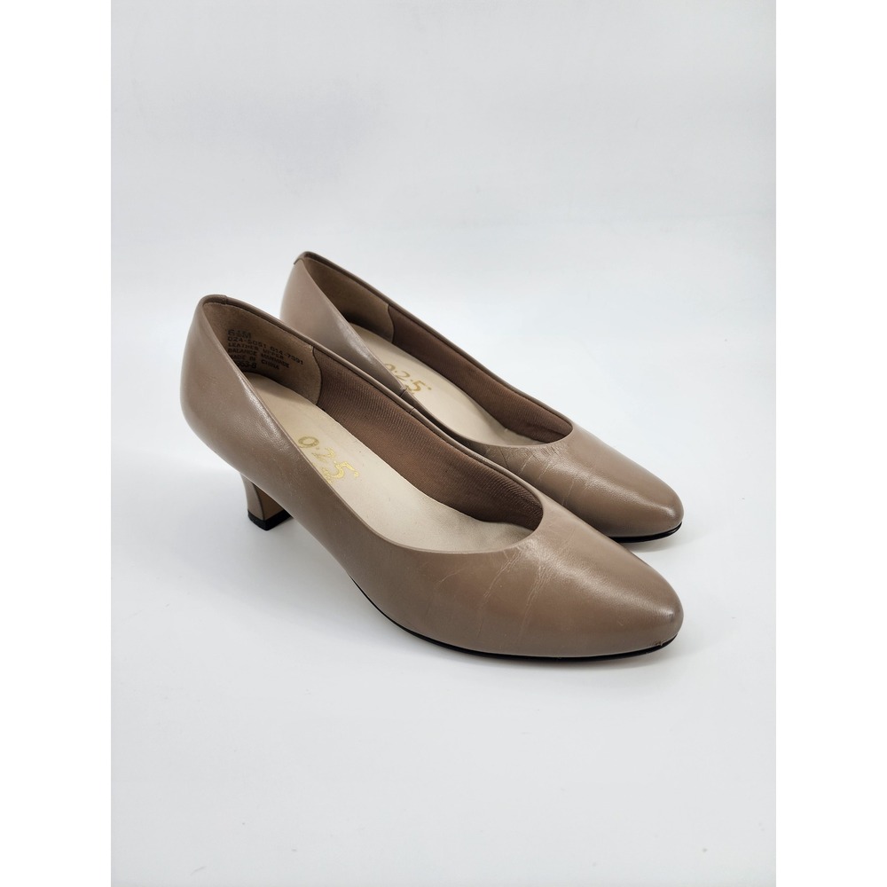 9-2-5 So Soft Womens 6.5M Bone‎ Leather Kitten Heel Pumps